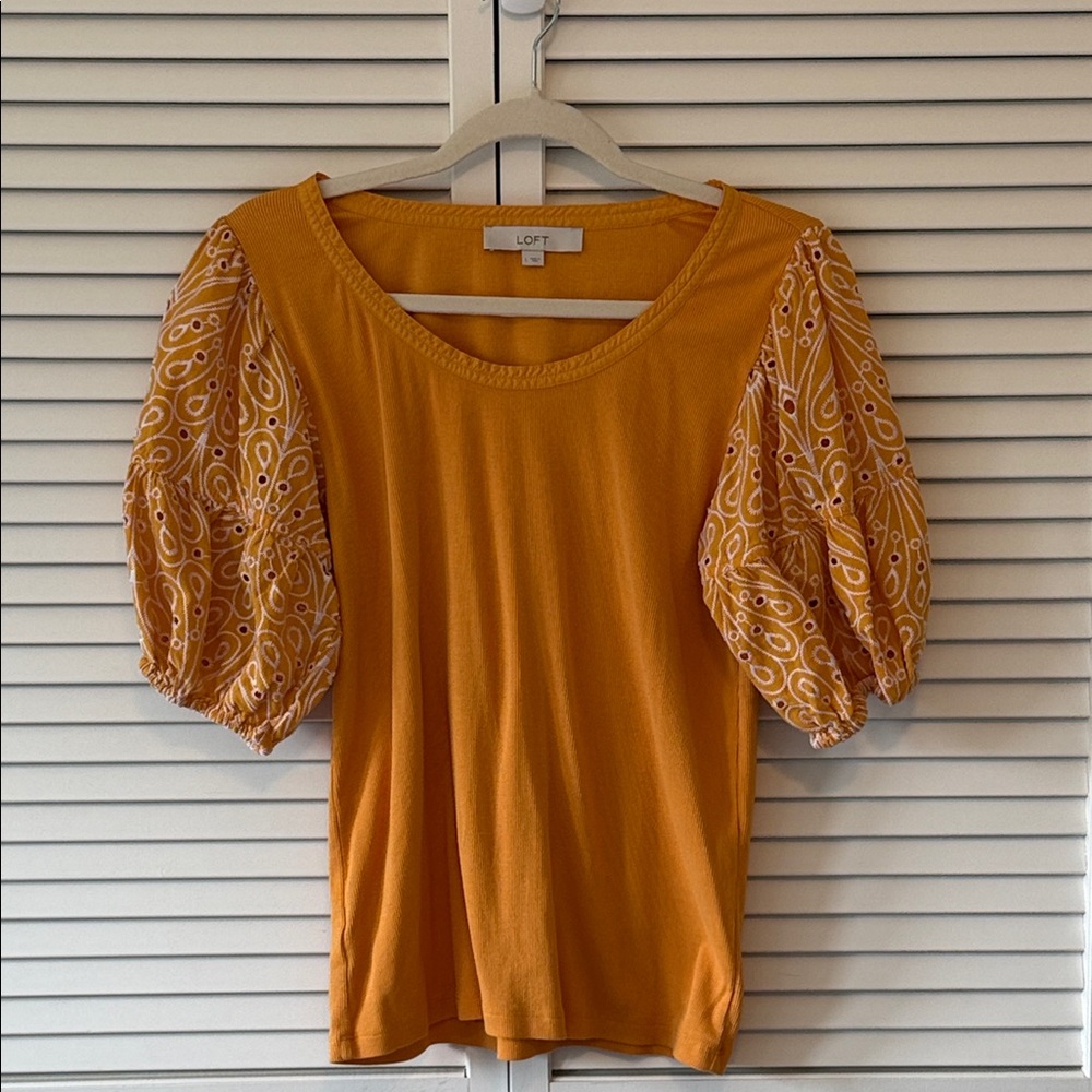 LOFT Top with Patterned Puff Sleeves Size XL